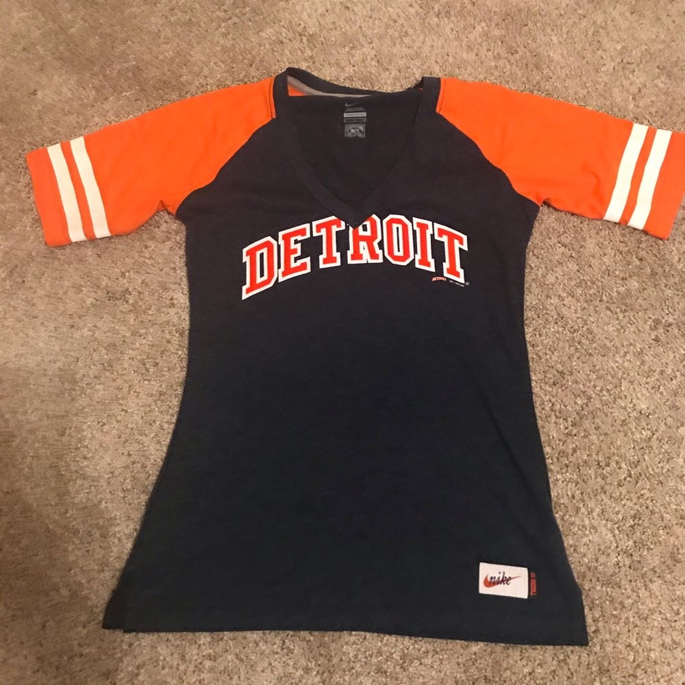 NWOT NIKE DETROIT VNECK